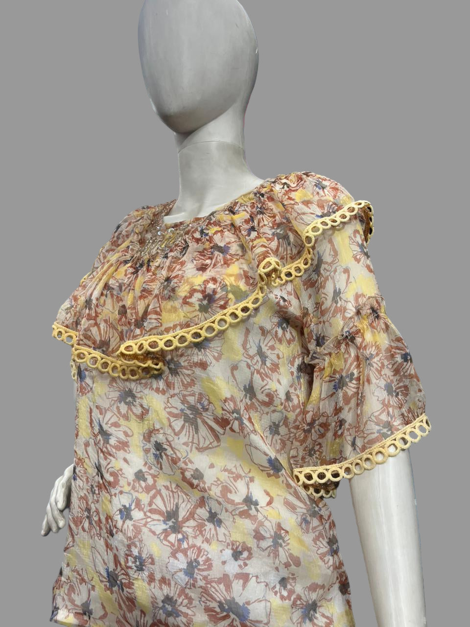 Girls wear Top Floral Ruffle Blouse with Yellow Lace Trim – Chic & Playful Style